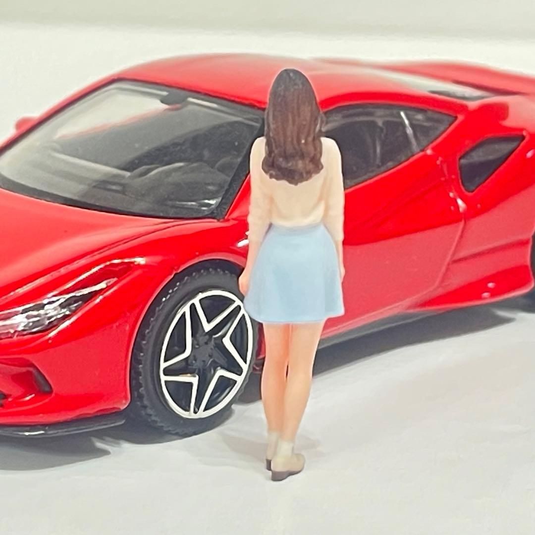1/43 可愛いお姉さん フィギュア ミニカーに 1/64より大 ジオラマ