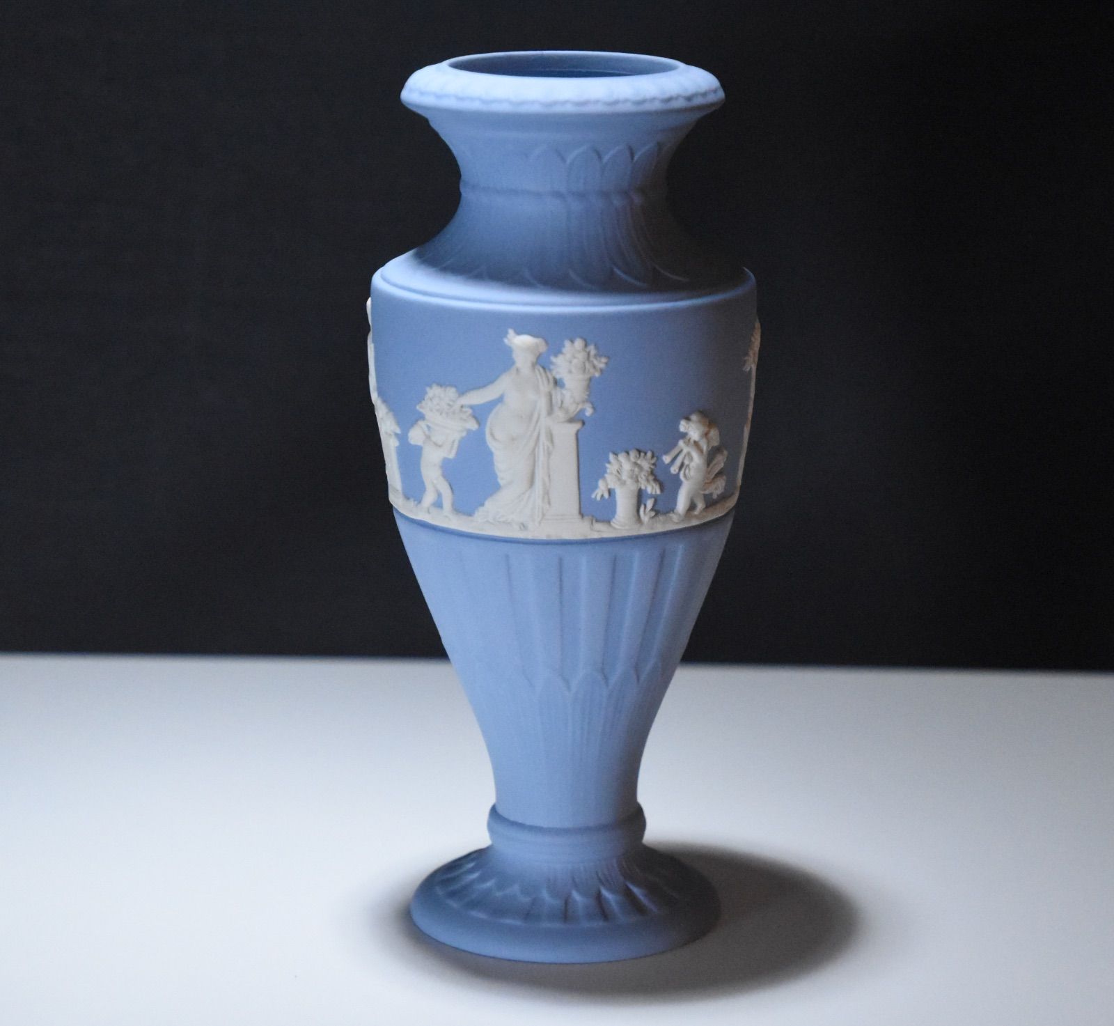WEDGWOOD ウェッジウッド ジャスパー 花瓶 一輪挿し ペールブルー 天使 