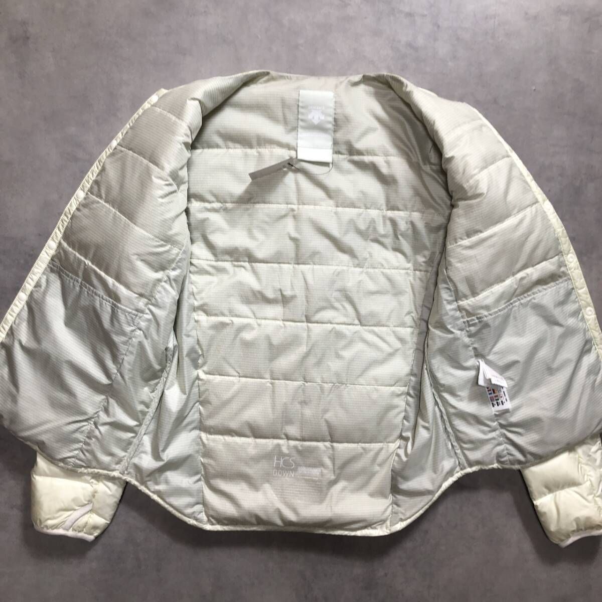 デサント オルテライン DIA3575U ノーカラーダウンジャケット DESCENTE
