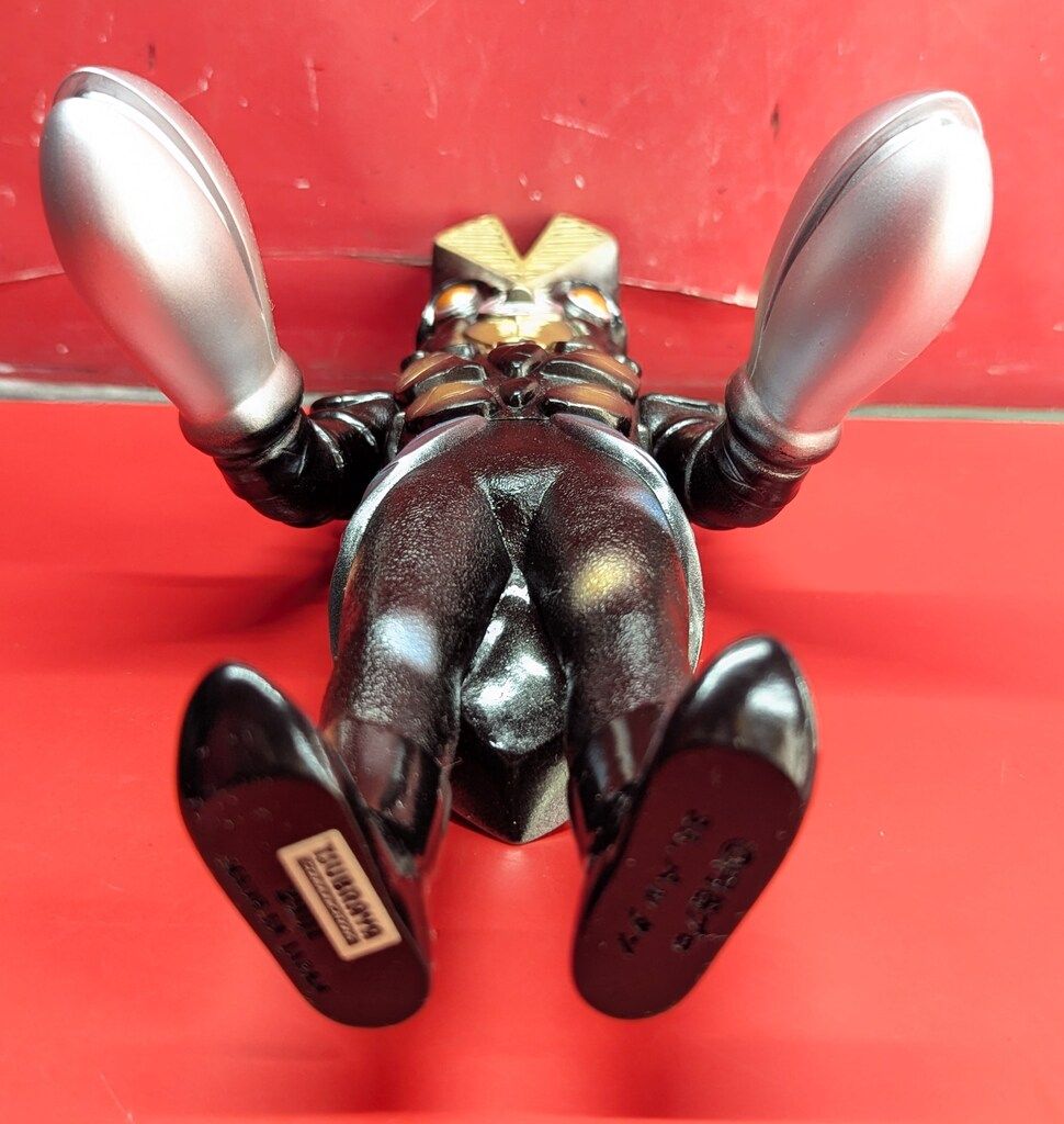 円谷コミュニケーションズ 怪獣郷 バルタン(ブラック) 黒色成型 金