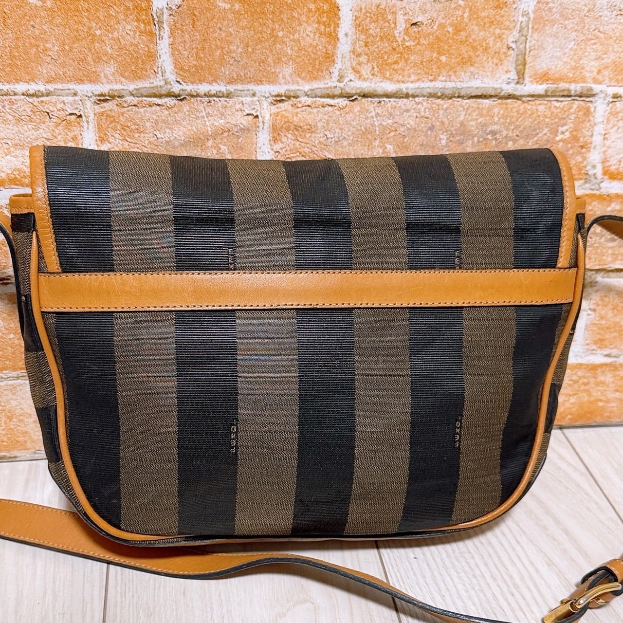 美品) FENDI(フェンディ)ショルダーバッグ ペカン柄 - メルカリ