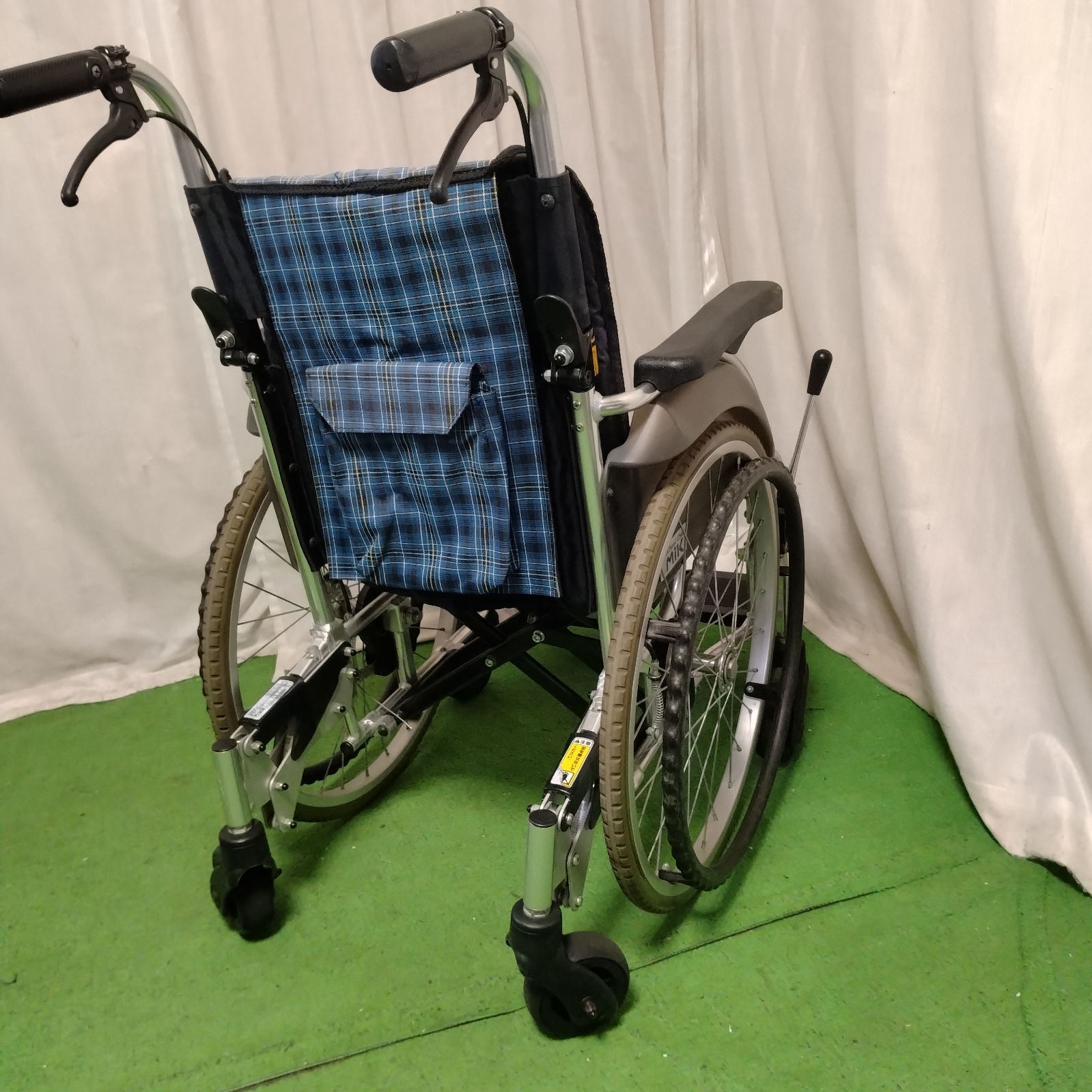 WC-13197) MiKi ミキ SKT-5 6輪 小回 ノーパンクタイヤ 自走式/車椅子 