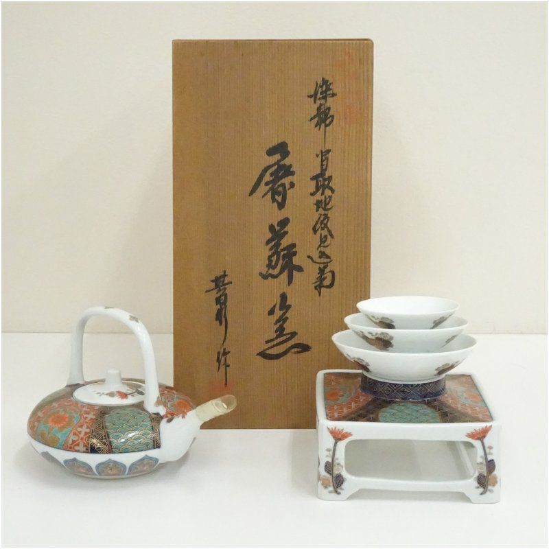 有田焼 日肥其泉造 染錦間取地紋見込菊 献上手古伊万里屠蘇器揃（共箱 