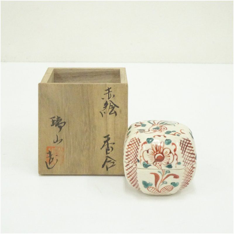 Ｗ１１　香合　『赤絵　香合』『松斎 造』　共箱　茶道具 W11 香合 『赤絵 香合』『松斎 造』 共箱 茶道具 【公式通販】