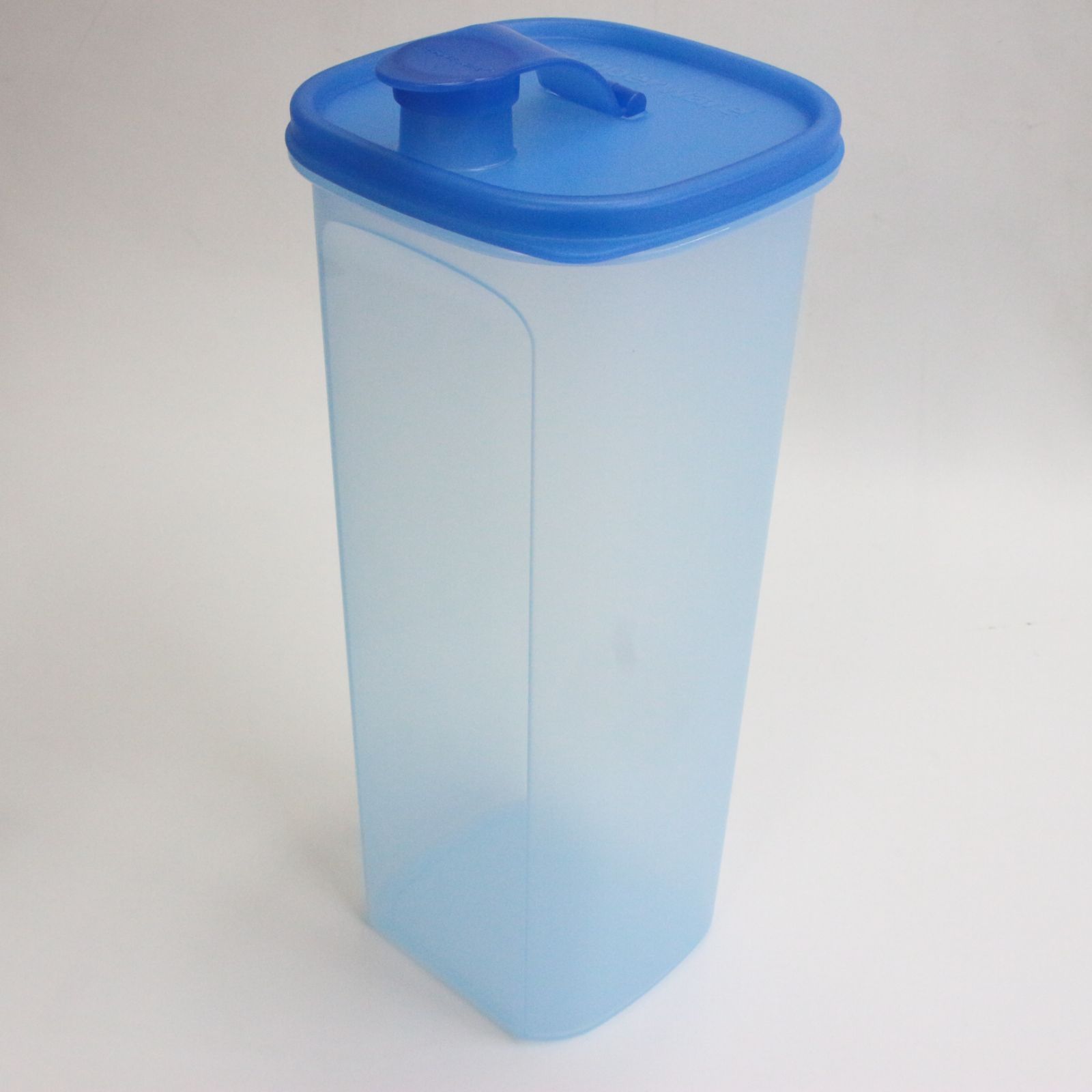 正規販売店 タッパーウェア Sライン 冷水筒 2L（ストレーナー付き）×2