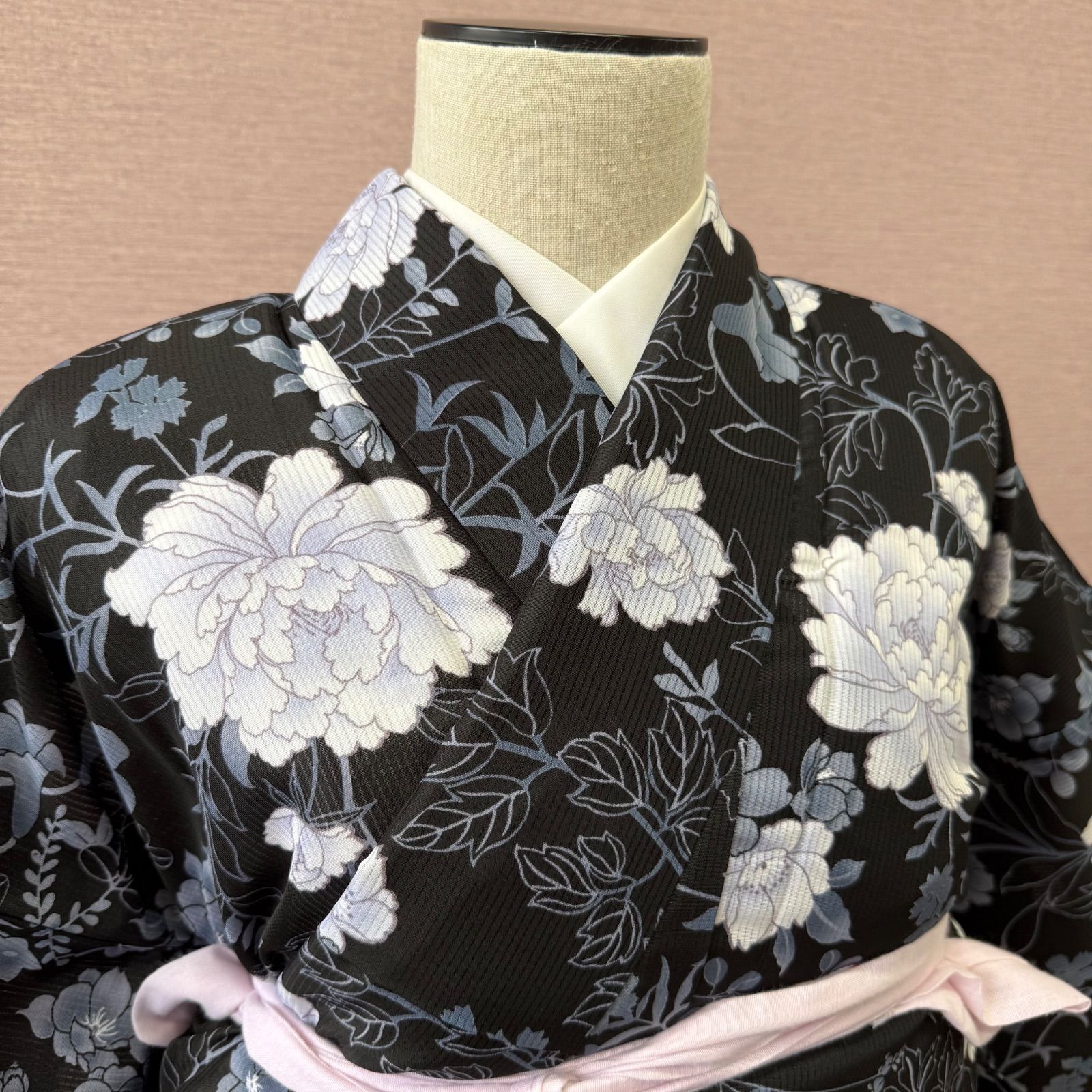洗える夏の着物　レトロな黒地絽小紋　M 洗える着物 絽 小紋 夏着物 Sサイズ Mサイズ Lサイズ 茶道 絽の着物