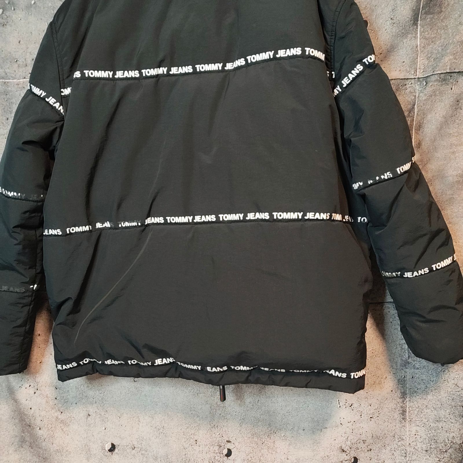 TOMMY JEANS トミージーンズ ロゴライン 中綿 パファージャケット 