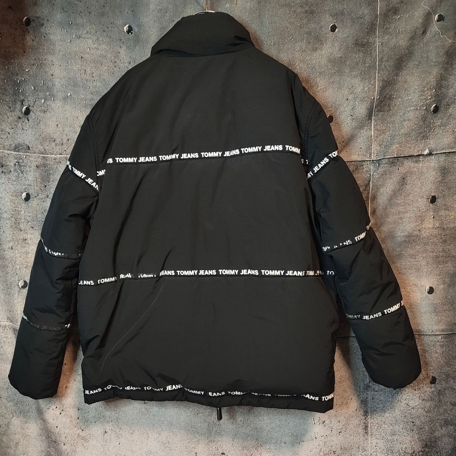 TOMMY JEANS トミージーンズ ロゴライン 中綿 パファージャケット 