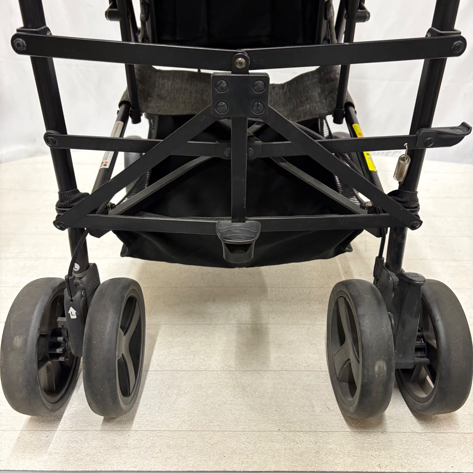 グレーベビーカー