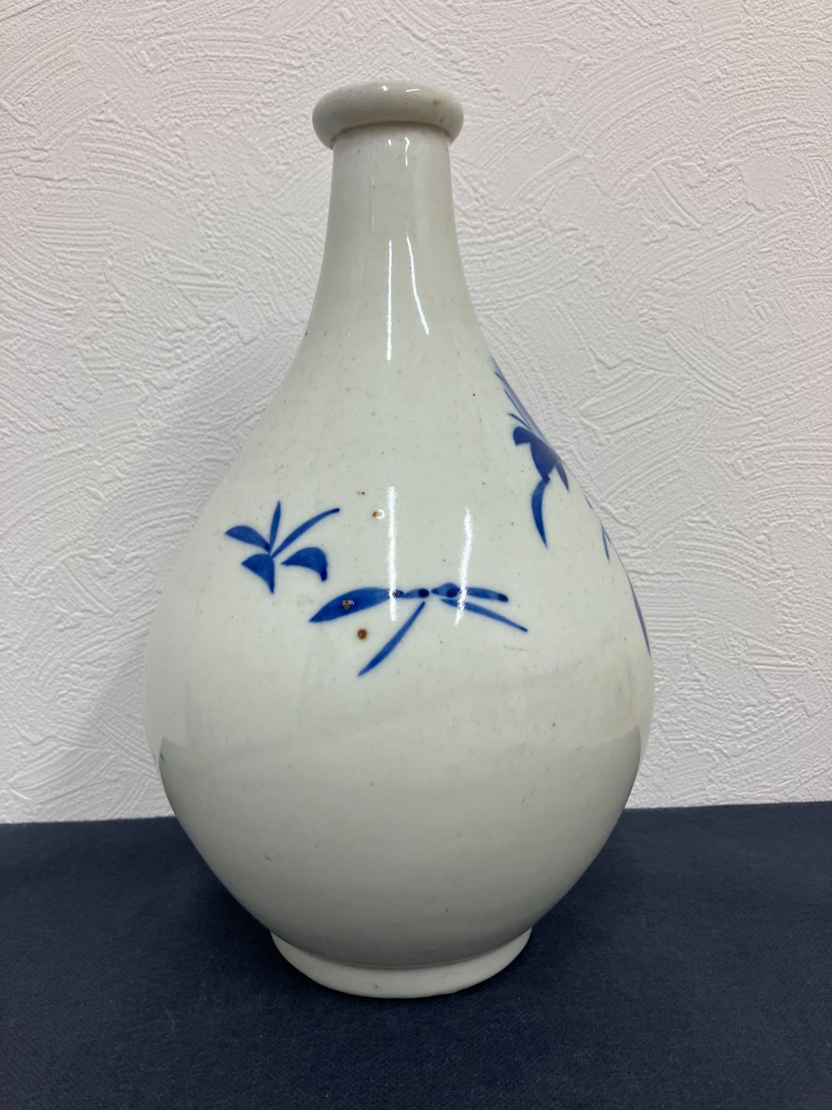 骨董・レトロ】古い染付 花瓶 徳利 一輪挿し 花草文様 藍色 民藝