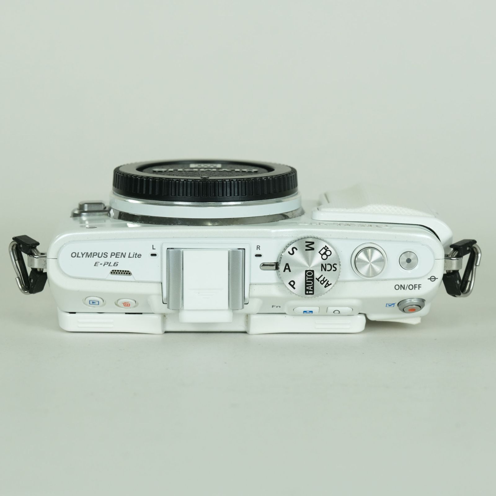 ほぼ新品 シャッター数315回 OLYMPUS PEN Lite E-PL6 【公式通販】