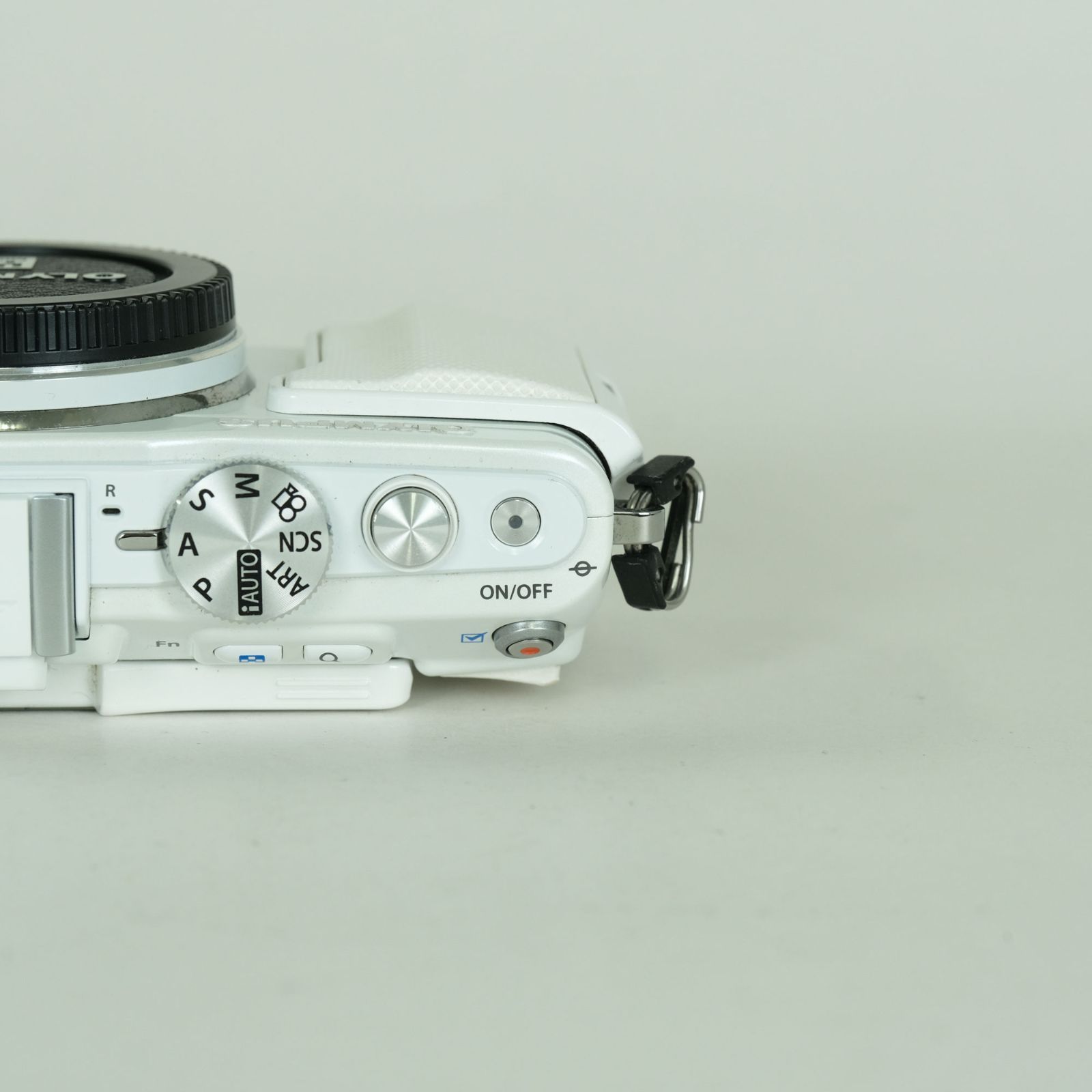 良品 | シャッター数5,807回] OLYMPUS PEN Lite E-PL6 ボディ ホワイト