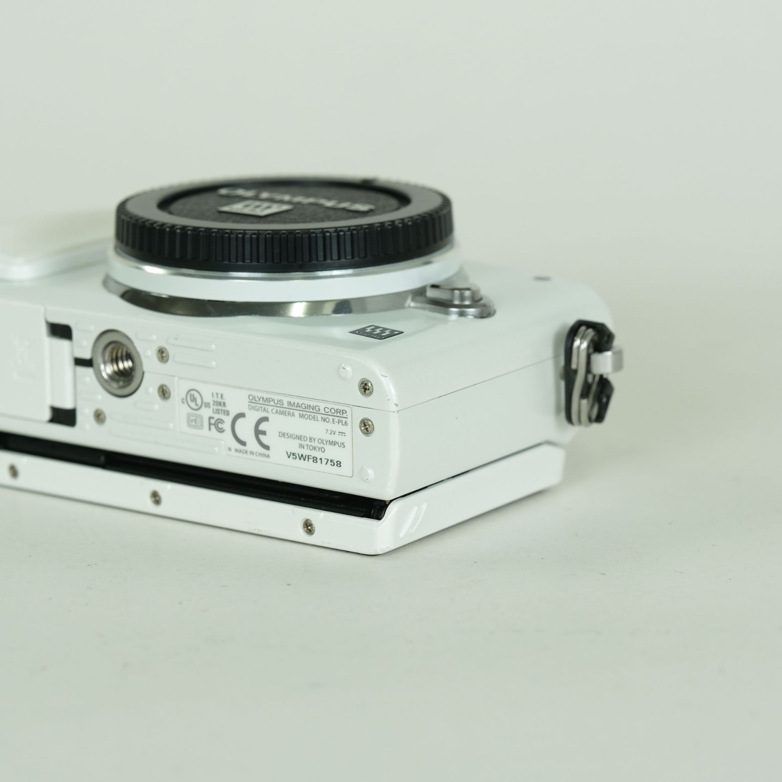 OLYMPUS オリンパス E-PL6 ホワイト シャッター数 約1516回 OLYMPUS オリンパス E-PL6 ホワイト シャッター数 約1516回 【公式通販】