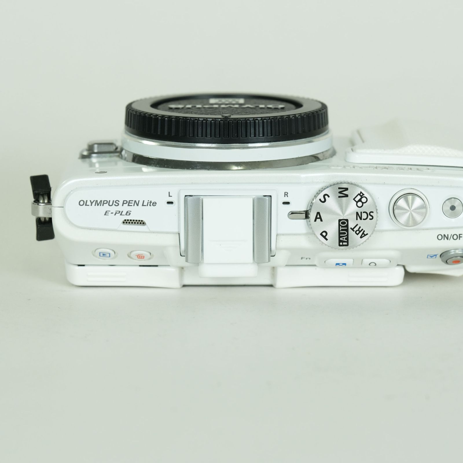 良品 | シャッター数5,807回] OLYMPUS PEN Lite E-PL6 ボディ ホワイト