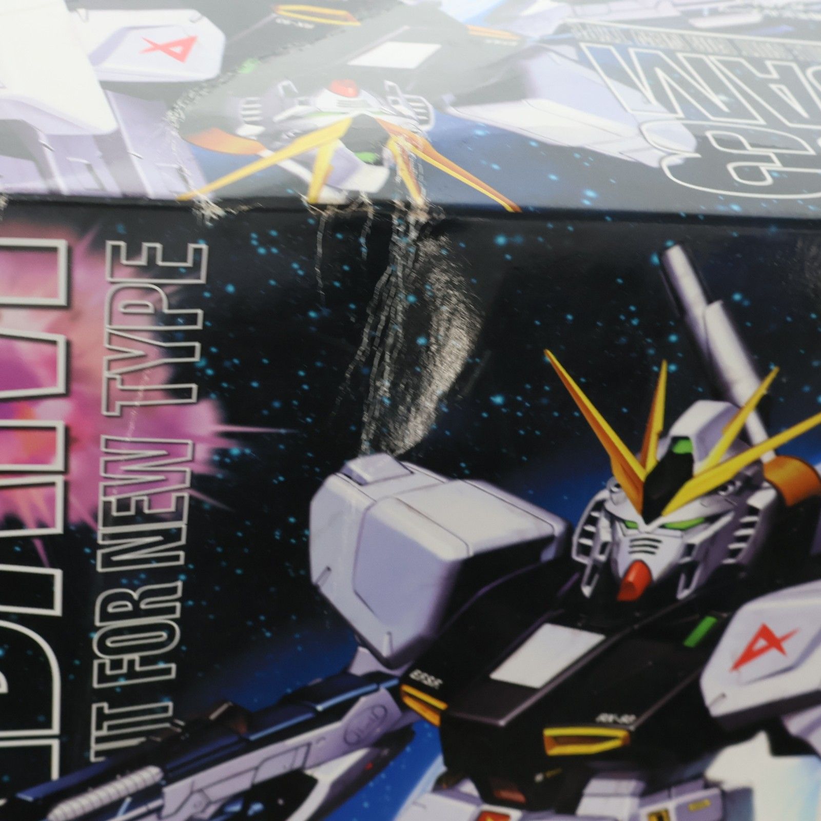 MG 1/100 RX-93 νガンダム(ニューガンダム) 機動戦士ガンダム 逆襲の