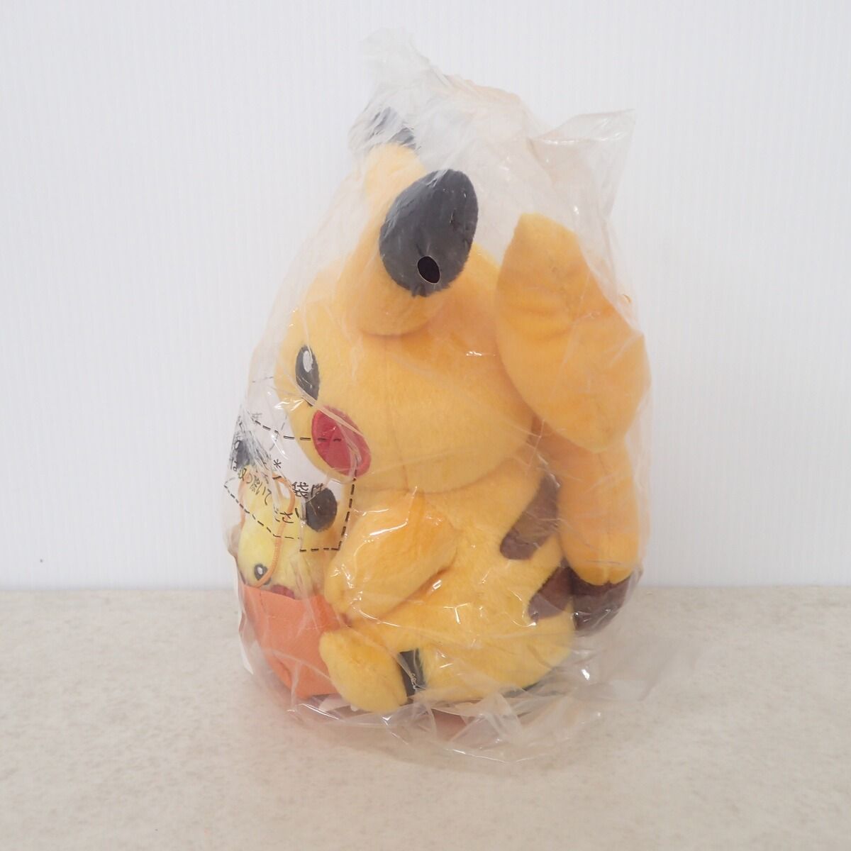 未開封 ポケモンセンター ぬいぐるみ BEAMS 色違いのピカチュウ 紙タグ