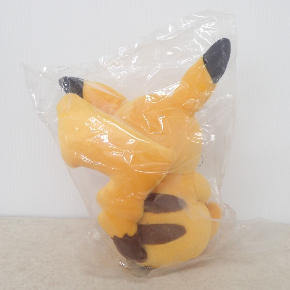 未開封 ポケモンセンター ぬいぐるみ BEAMS 色違いのピカチュウ 紙タグ