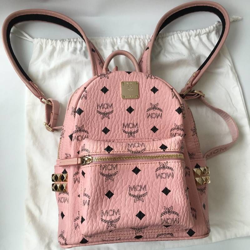 美品 MCM（エム シー エム）レザー スタッズ モノグラム リュック 