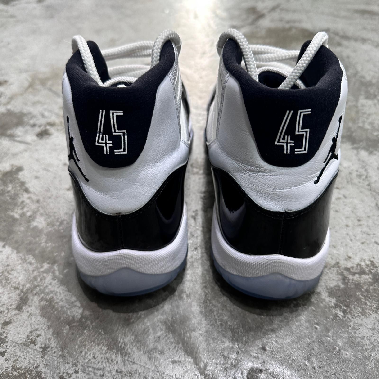 NIKE Air Jordan 11 Retro 
