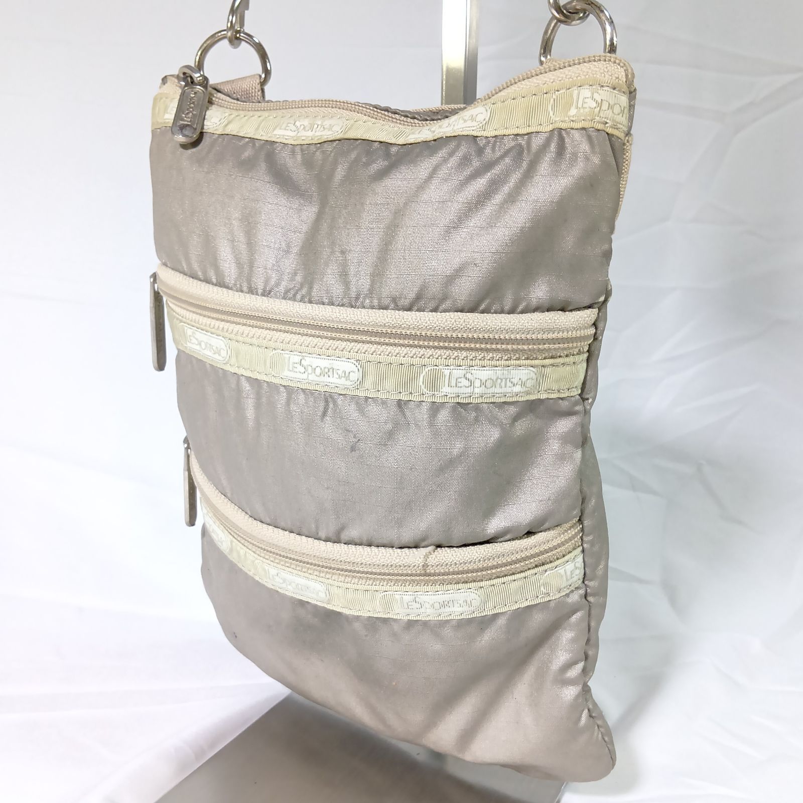 LeSportsac　ベージュ ショルダーバッグ 収納ポーチ付き 希少/ベタつきなし】レスポートサック ショルダーバッグ ベージュ 3段