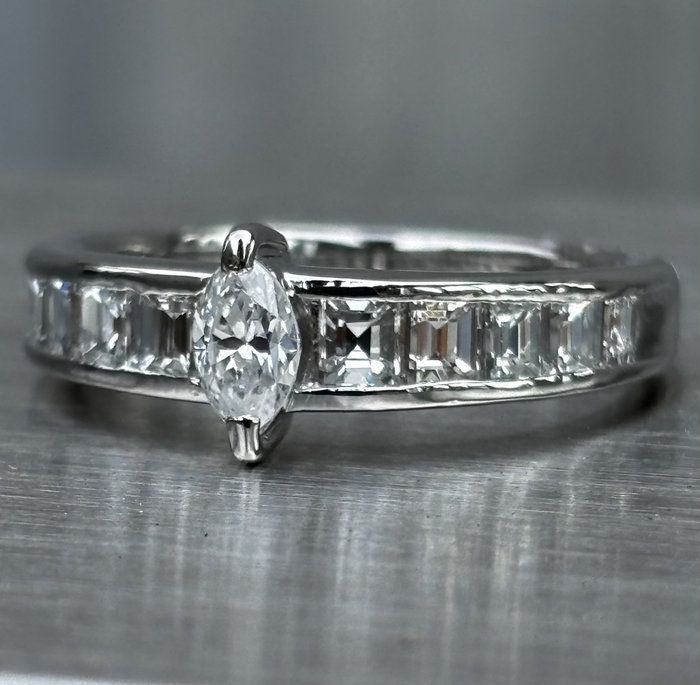 Pt900 ダイヤモンド1.00ct リング - メルカリ