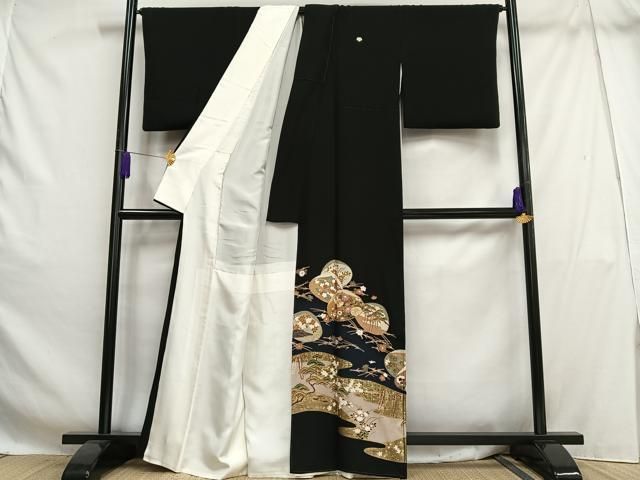 平和屋野田店□豪華黒留袖 駒刺繍 流水貝合わせ枝松花文 暈し染め 金彩