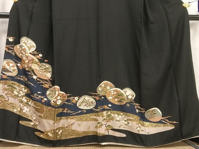 平和屋野田店□豪華黒留袖 駒刺繍 流水貝合わせ枝松花文 暈し染め 金彩