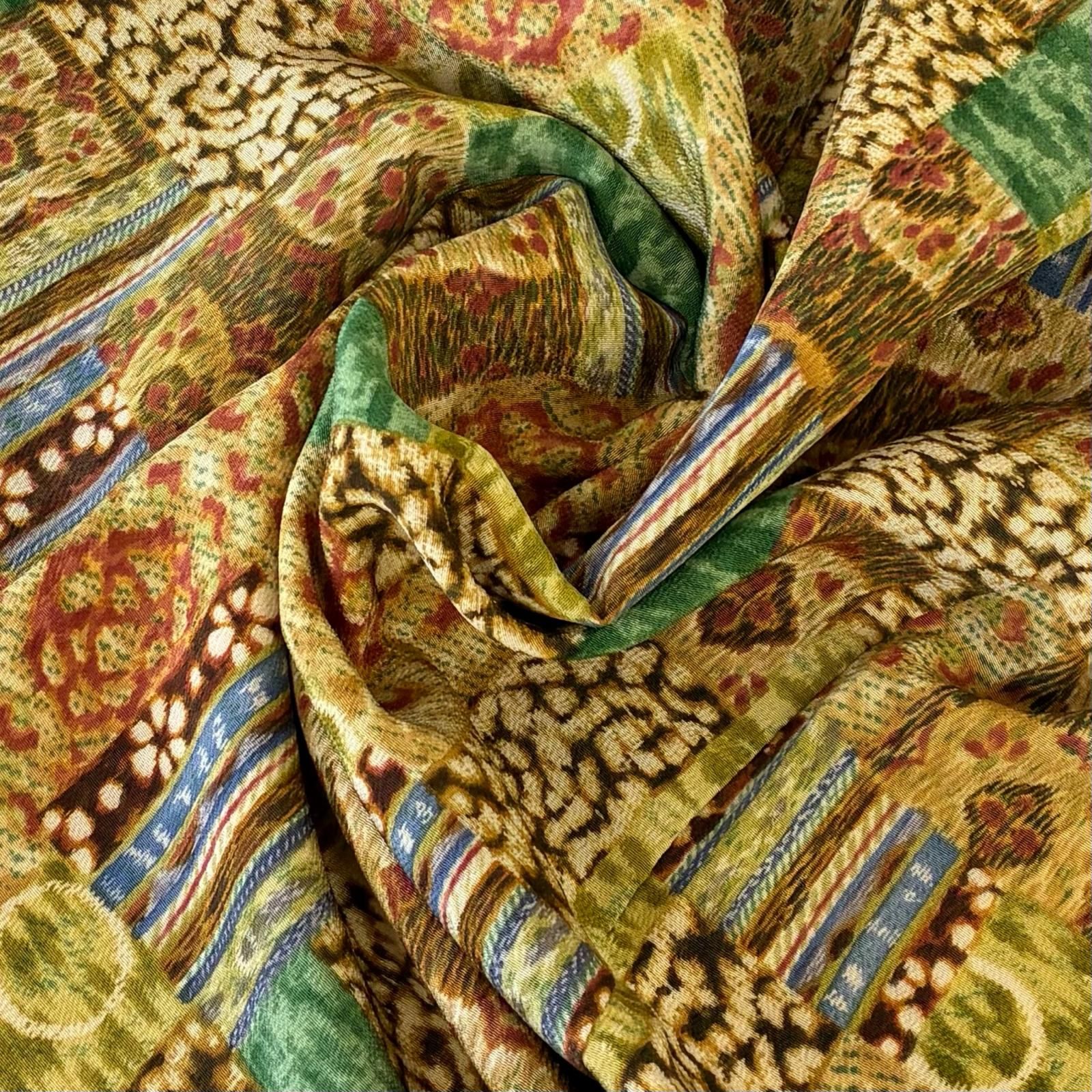 金の蔵屋】 通好みの逸品 美品 正絹 小紋 草色 縮緬 孔雀 蝶々 唐花 