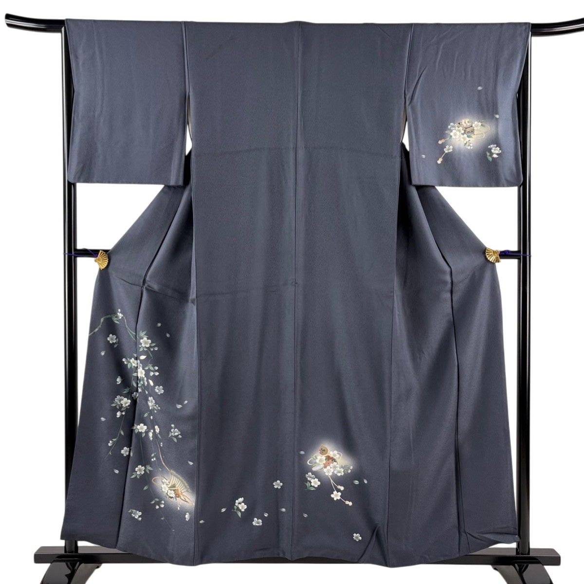 付下げ 身丈158cm 裄丈65cm M 袷 桜 弓 金彩 ぼかし 黒灰 正絹 付下げ 身丈158cm 裄丈65cm M 袷 桜 弓 金彩 ぼかし 黒灰 正絹