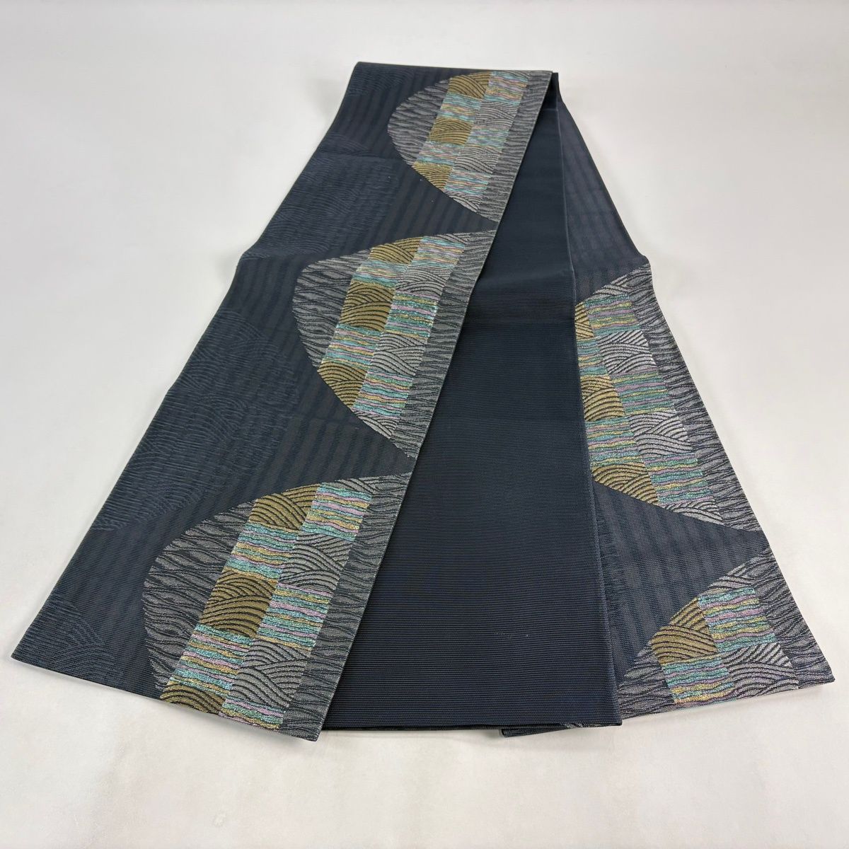 袋帯 秀品 夏帯 紗 波 幾何学 金銀糸 箔 墨色 六通 正絹 【中古 袋帯 秀品 夏帯 紗 波 幾何学 金銀糸 箔 墨色 六通 正絹 【中古