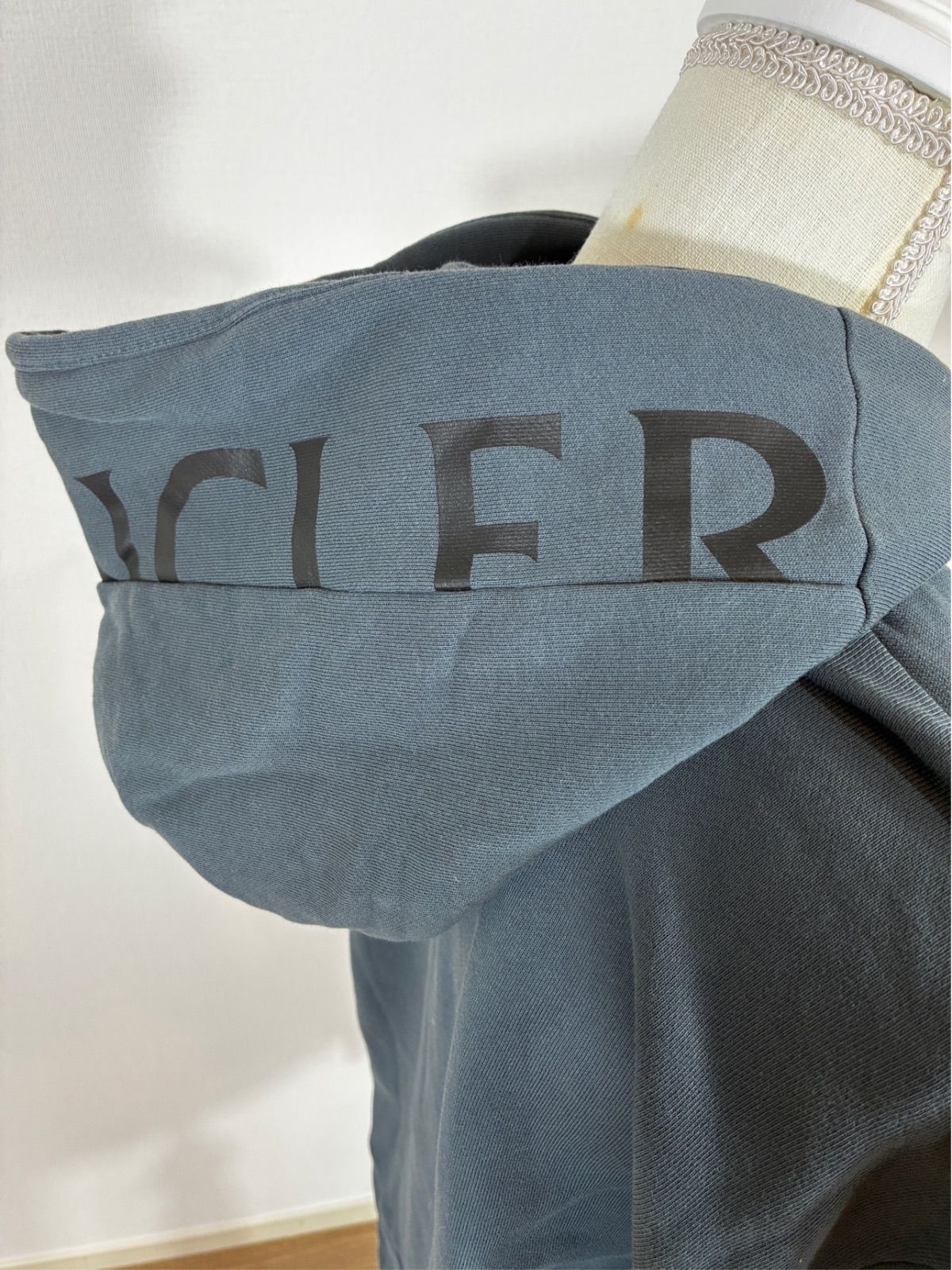 MONCLER モンクレール ダークグレー フロントジッパー パーカー S MONCLER モンクレール ダークグレー フロントジッパー パーカー S