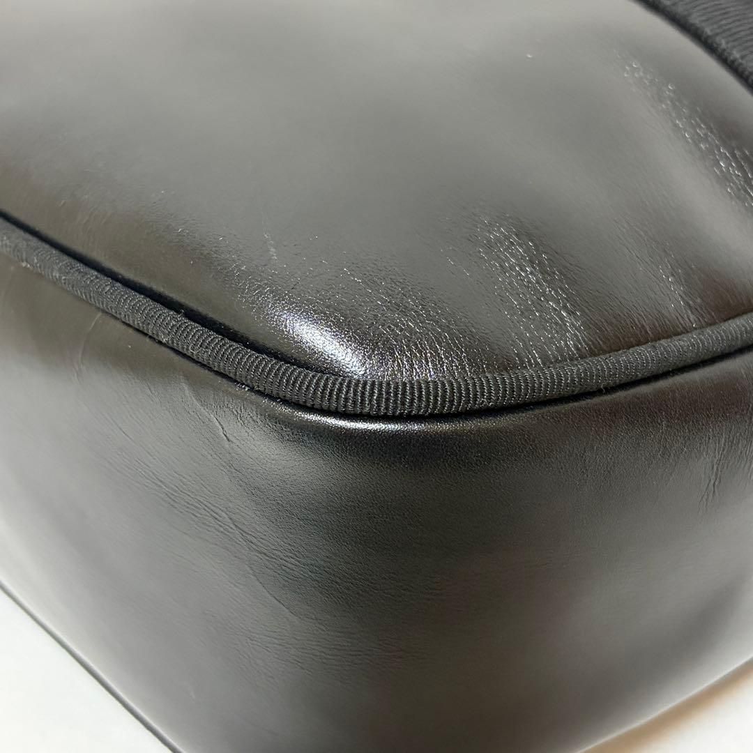Salvatore Ferragamo サルヴァトーレフェラガモ ヴァラリボン 