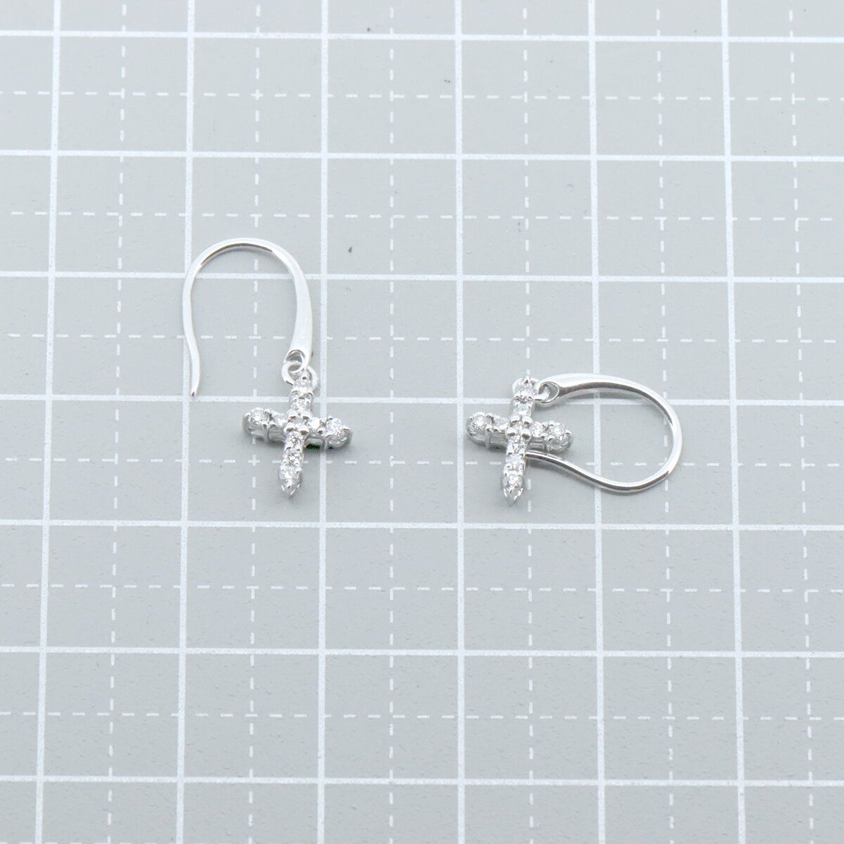 スタージュエリー クロスダイヤモンド ピアス 0.08ct*2 K18WG(18金 