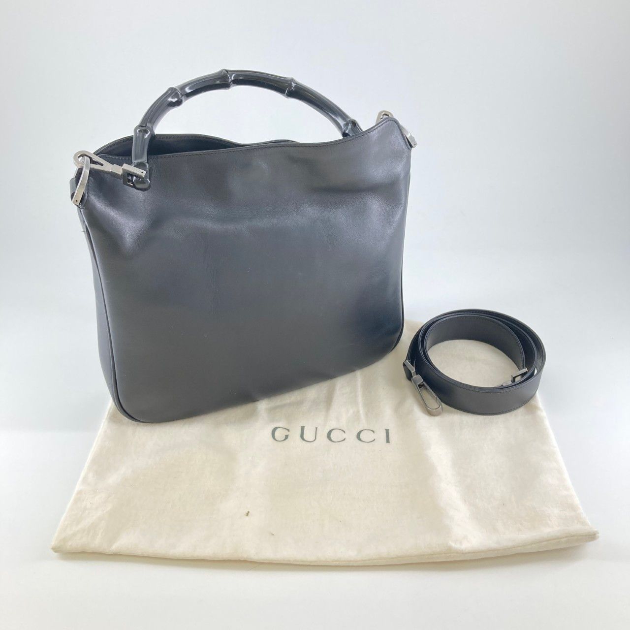 GUCCI(グッチ) バンブー 2WAY ハンドバッグ ブラック - メルカリ GUCCI(グッチ) バンブー 2WAY ハンドバッグ ブラック - メルカリ
