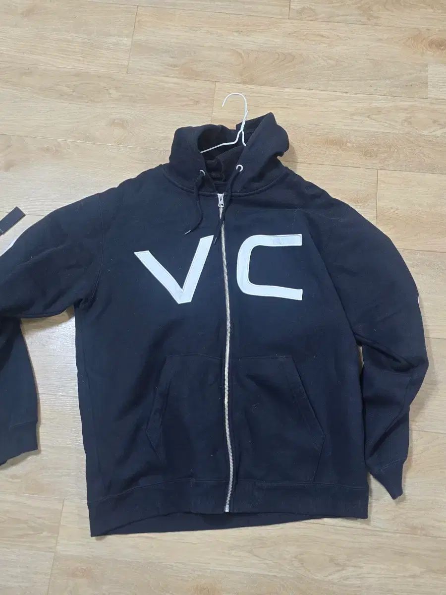 RVCA ロゴ ブラック フードジップアップ M(100)