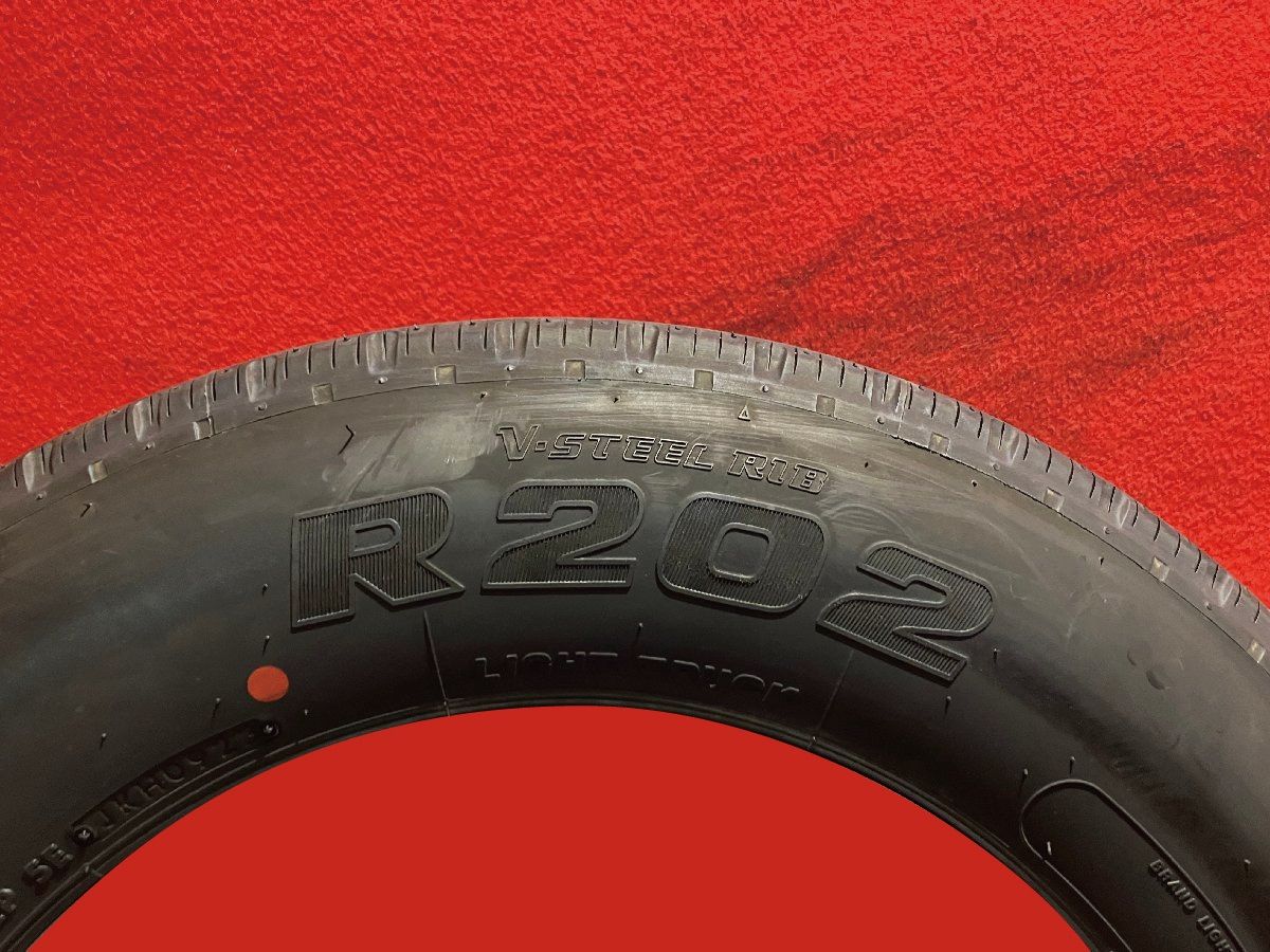 新車外し バリ溝 イボ付き トラックサマータイヤ【205/75R16 113/111 