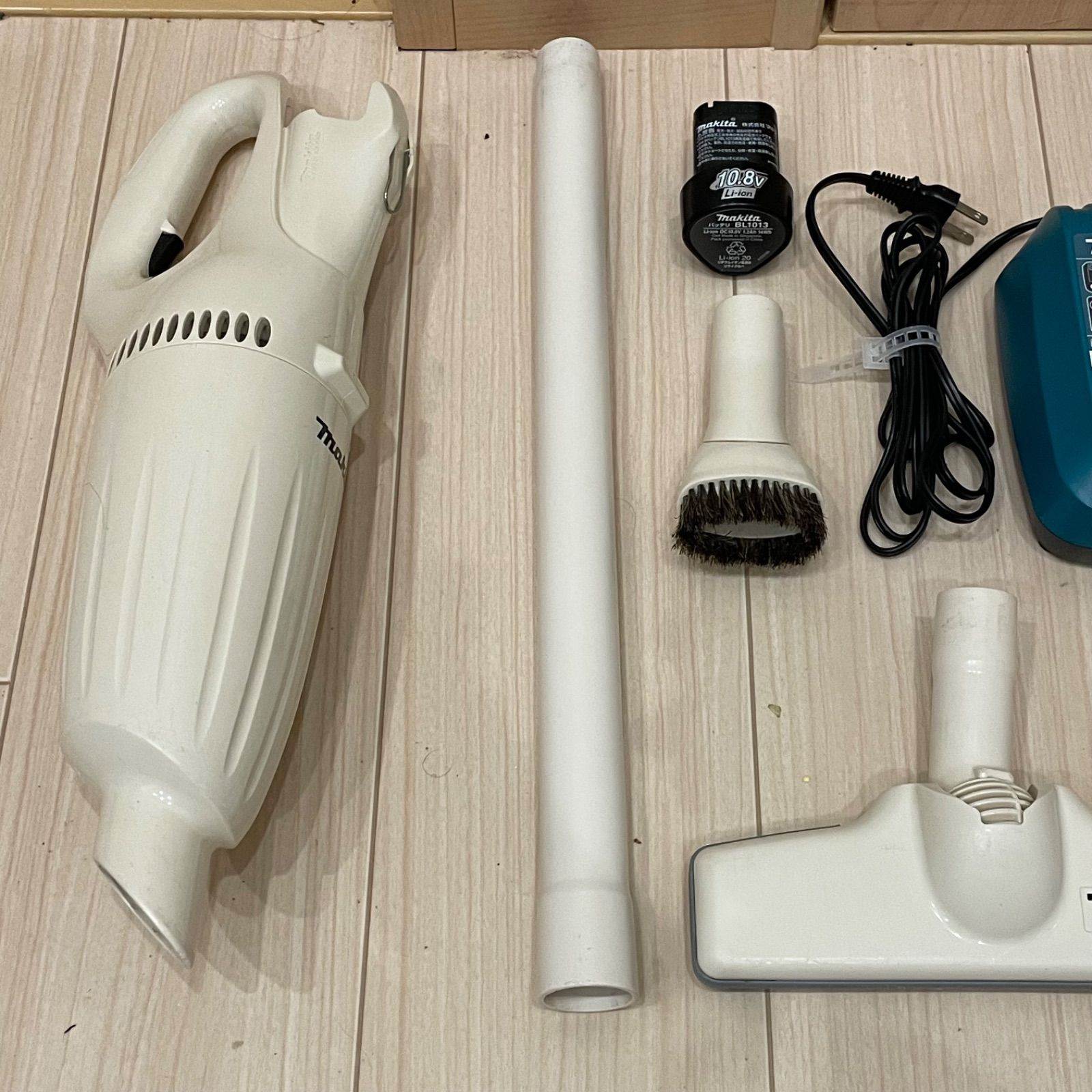 【バッテリー＆充電器付】Makita スティッククリーナー CL100D 掃除機 バッテリー＆充電器付】Makita スティッククリーナー CL100D 掃除機