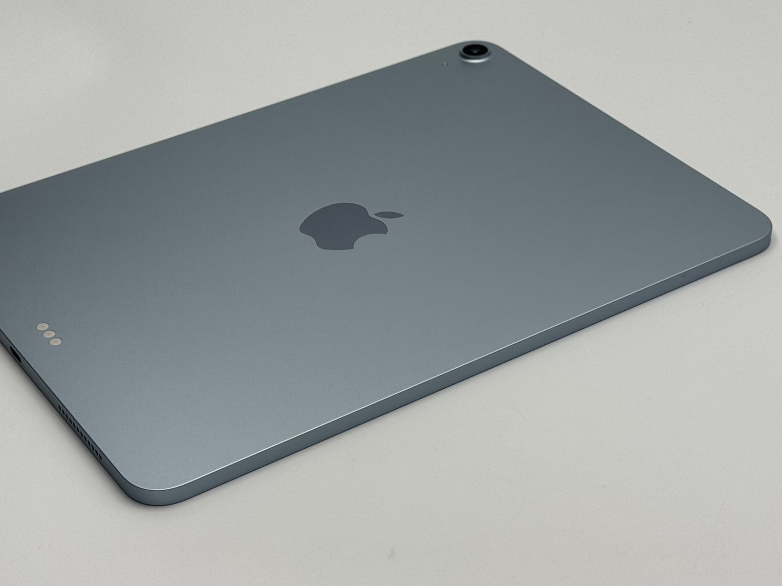 iPad Air 11 M3 256GB ブルー 中古A バッテリー100% - メルカリ