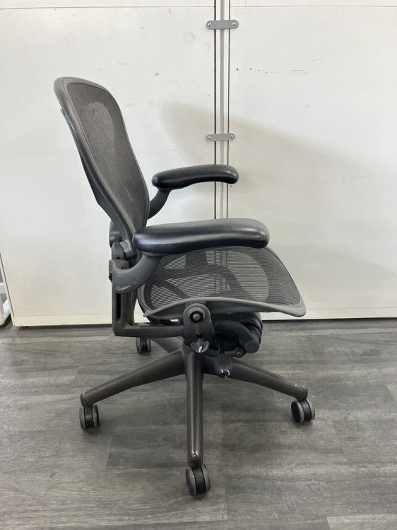 可動肘付アーロンチェア