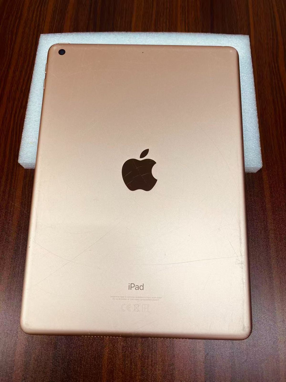 iPad 第6世代 128GB Gold (傷あり/バッテリー90%) - メルカリ
