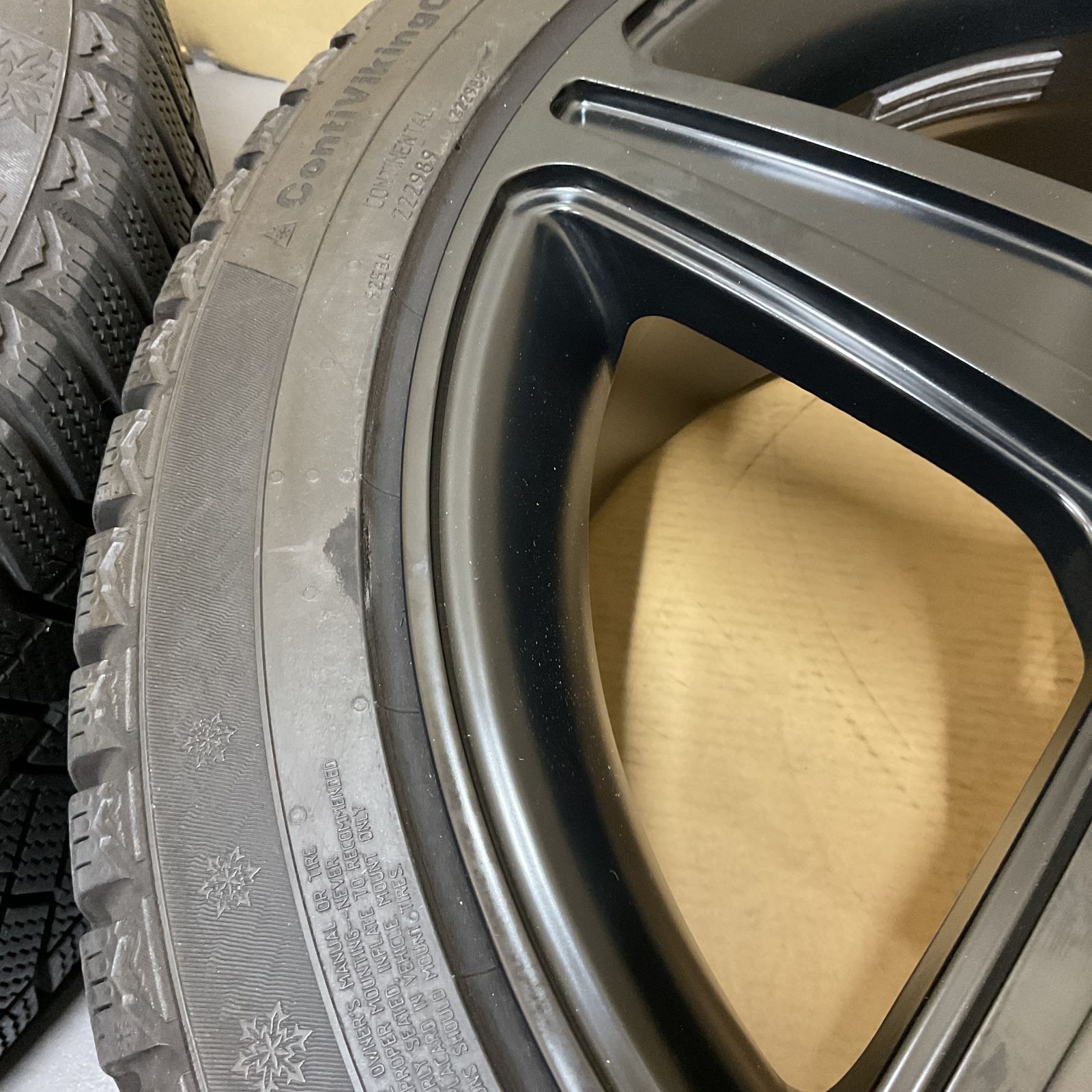AGA Burg 18インチ8.0J +48 5H PCD112 Contivikingcontact6 235/40R18 