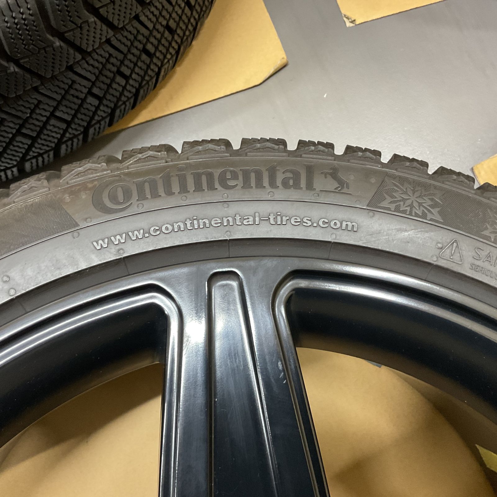 Continental ContiVikingContact6 235/40R18】スタッドレス【AGA