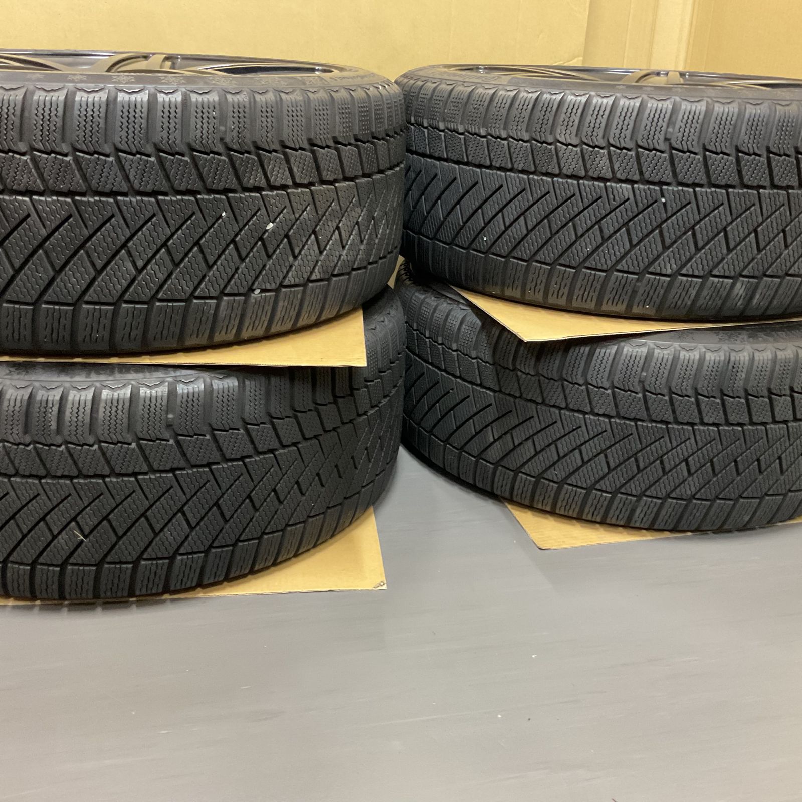 Continental ContiVikingContact6 235/40R18】スタッドレス【AGA Continental ContiVikingContact6 235/40R18】スタッドレス【AGA