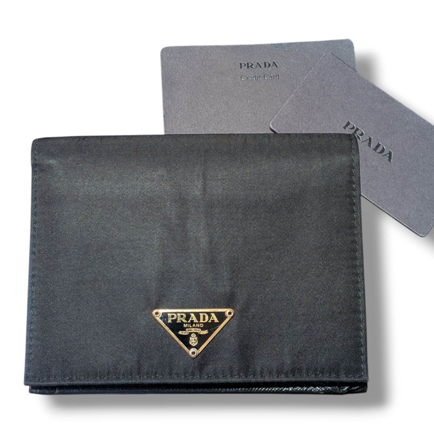 PRADA プラダ 二つ折り財布 ナイロン サフィアーノ切替 三角ロゴプレート ブラック 小銭入れあり メンズ レディース