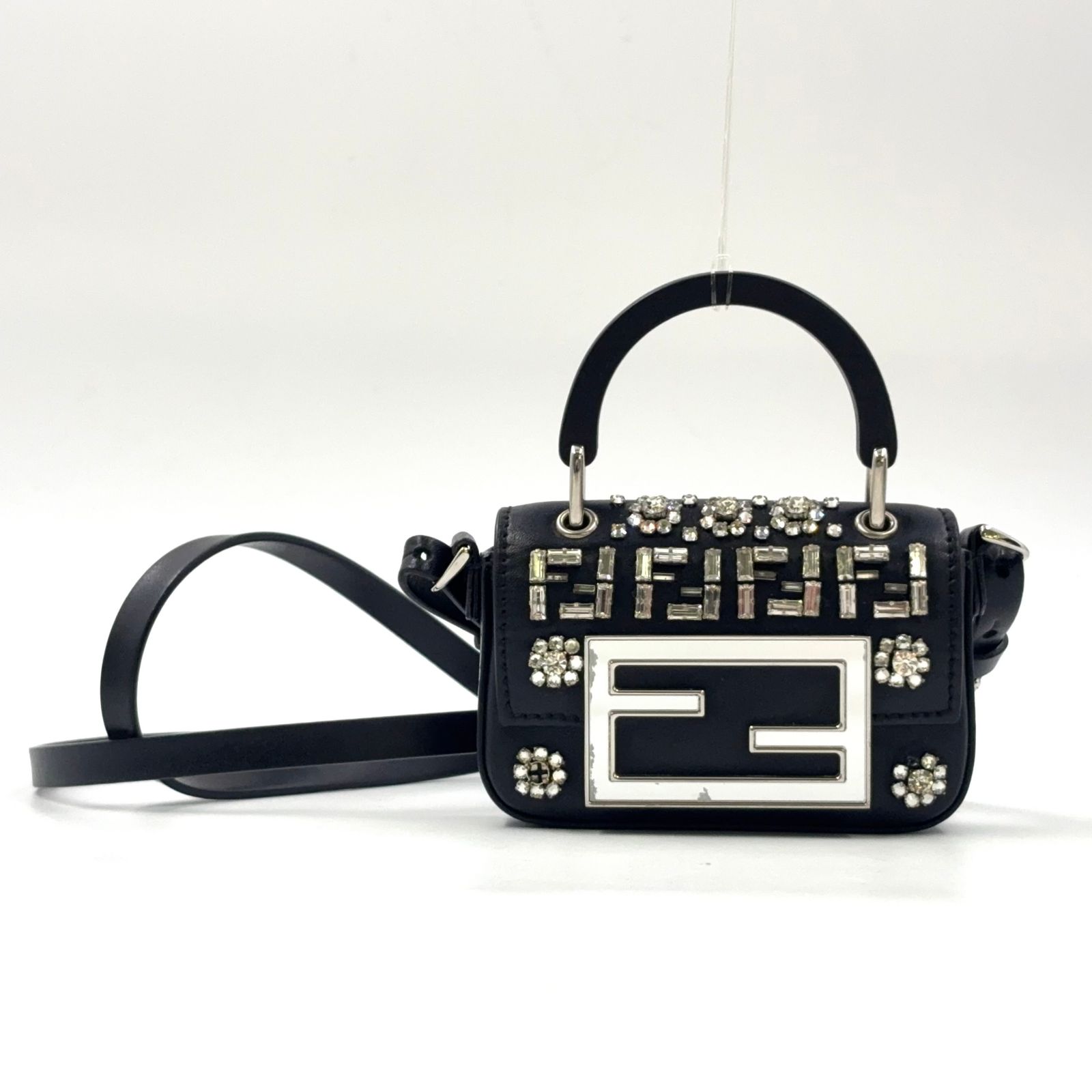 FENDI ナノ バケット ロゴ チャーム レザー シルバー×ブラック FENDI ナノ バケット ロゴ チャーム レザー シルバー×ブラック