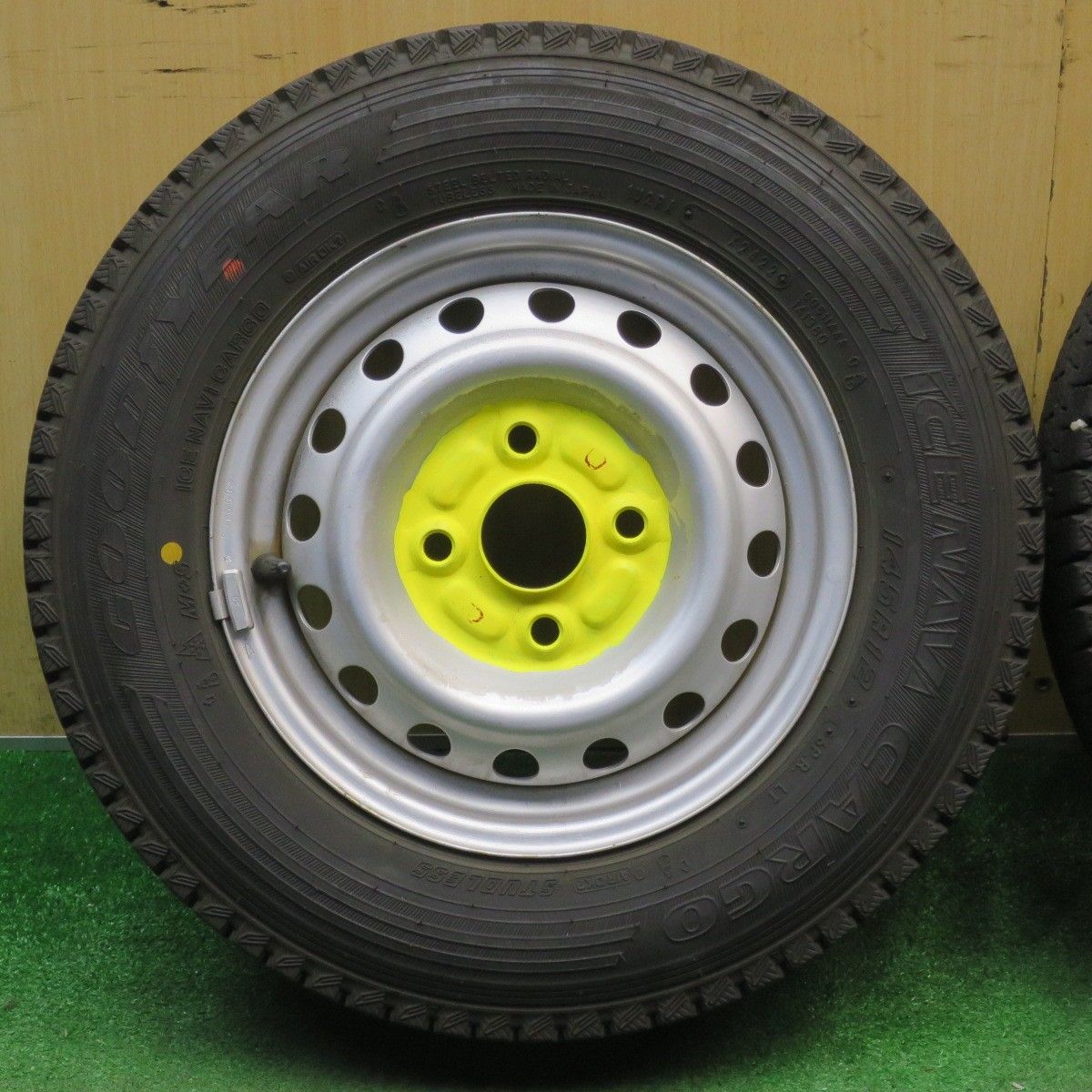 バリ溝！22年！9.5分☆ダイハツ 純正 スチール 145R12 6PR 