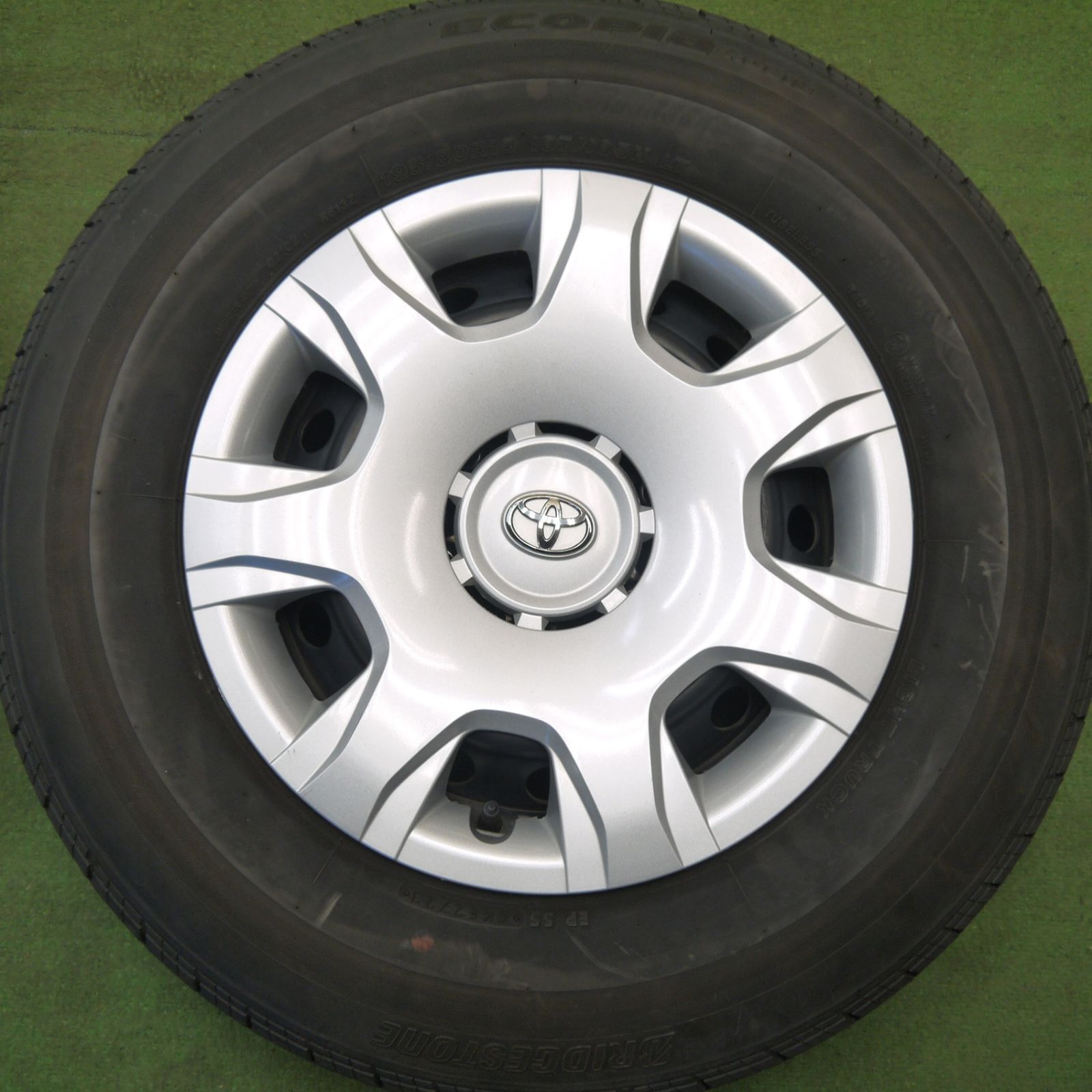 4本価格！23年☆トヨタ 200系 ハイエース 純正 スチール 195/80R15 107 