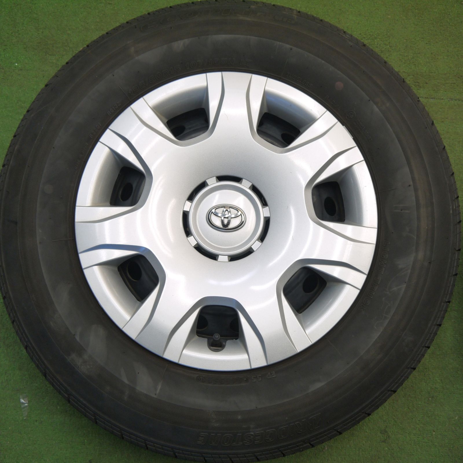 4本価格！23年☆トヨタ 200系 ハイエース 純正 スチール 195/80R15 107 