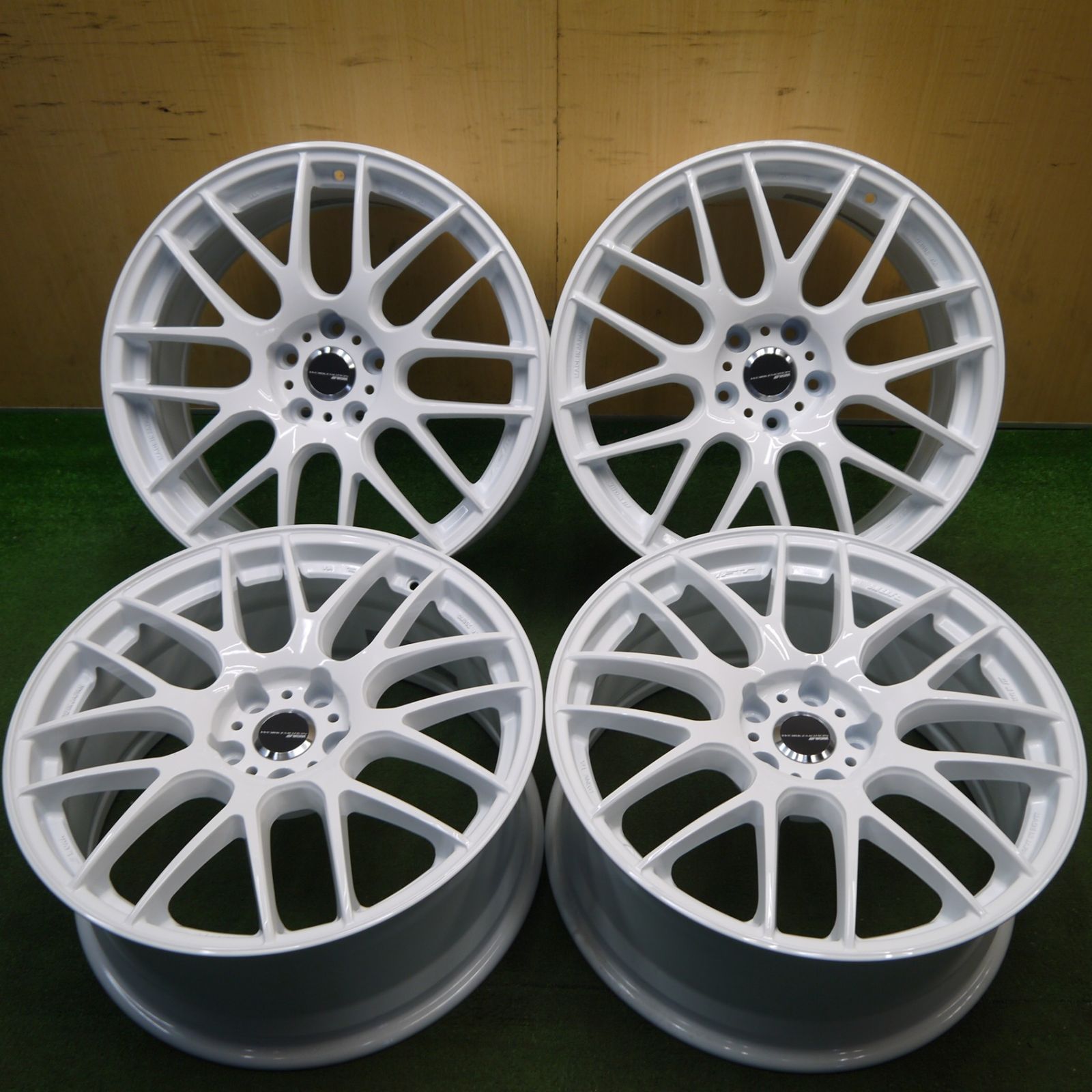 送料無料] 未使用！付属品付き☆WORK EMT-M8R 19インチ ホイール 