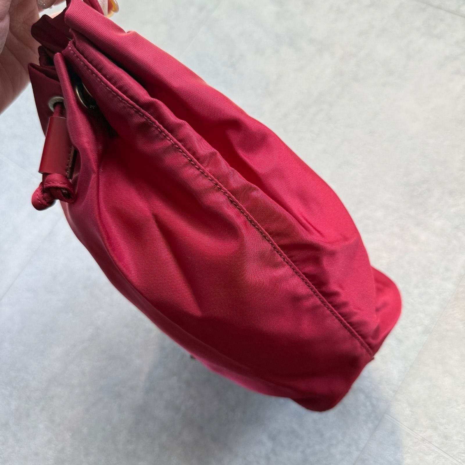 美品 PRADA 巾着バック ナイロン 三角ロゴプレート レッド